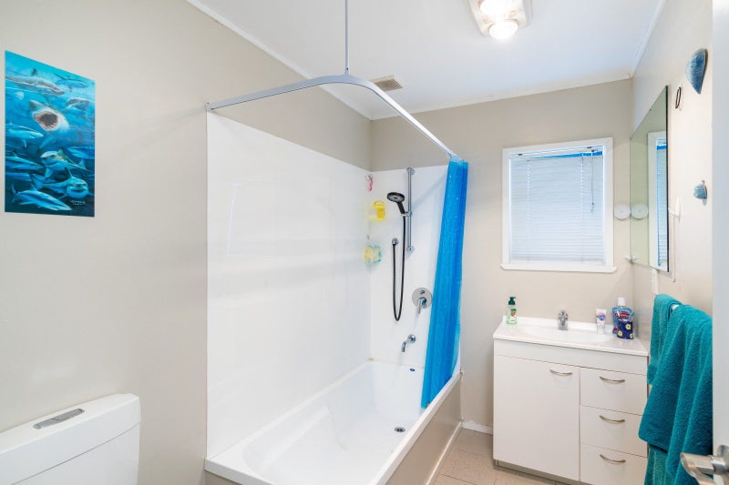 2/4 Ipswich Grove, Wainuiomata, Lower Hutt - Carousel 9