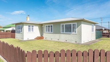 4 Mosston Road, Castlecliff, Whanganui - Carousel 1