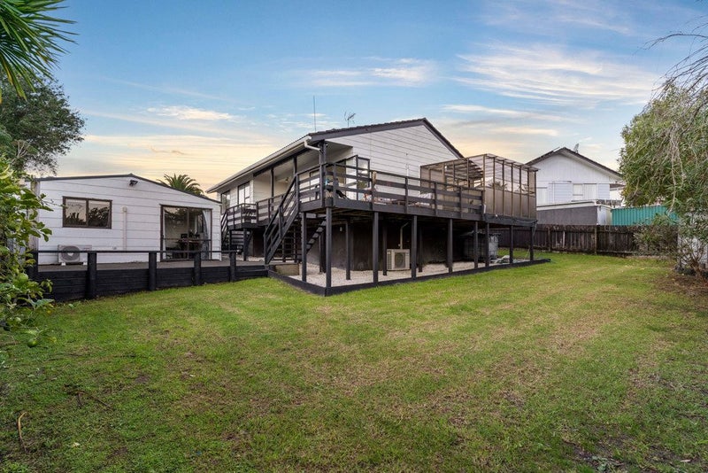 3 Pahi Place, West Harbour, Auckland - Carousel 2