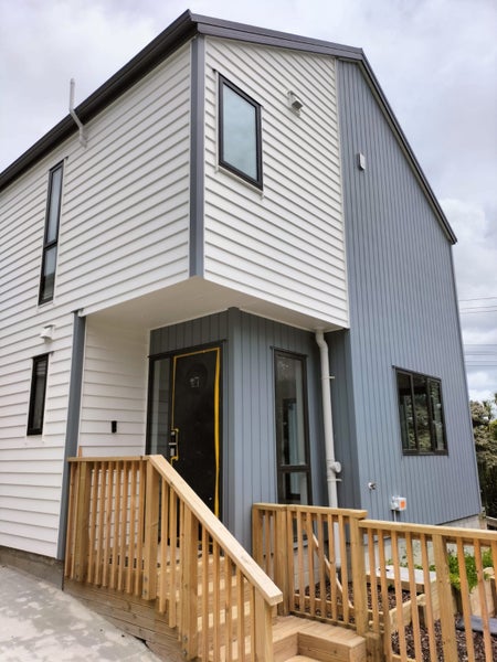 1 Korokio Lane, Henderson, Auckland - Carousel 1