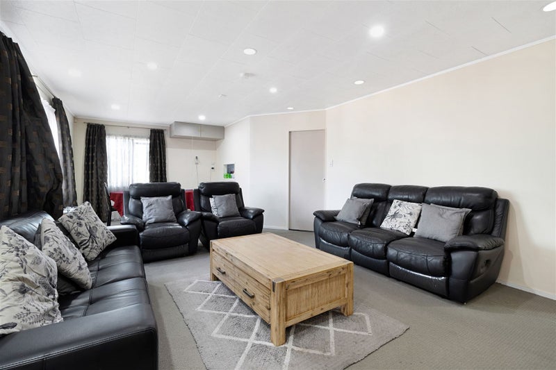 45 Aldern Road, Massey, Auckland - Carousel 19