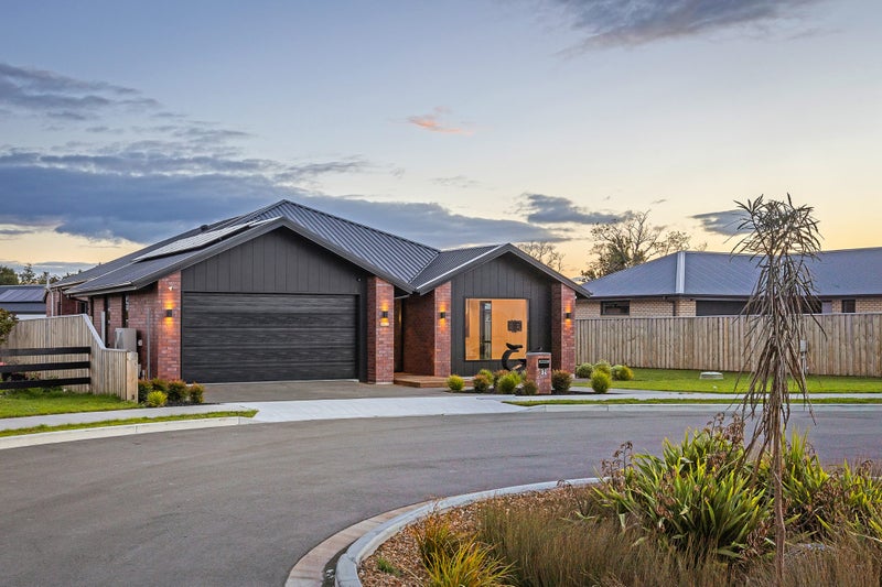 24 Foster Place, Amberley, Amberley - Carousel 19