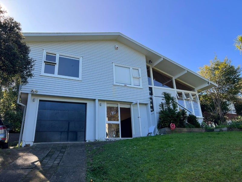 10 Kororo Street, Northcote, Auckland - Carousel 1