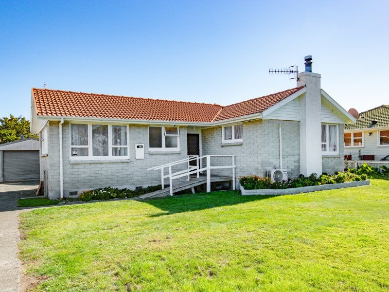 7 Peterhead Avenue, Flaxmere, Hastings - Carousel 1