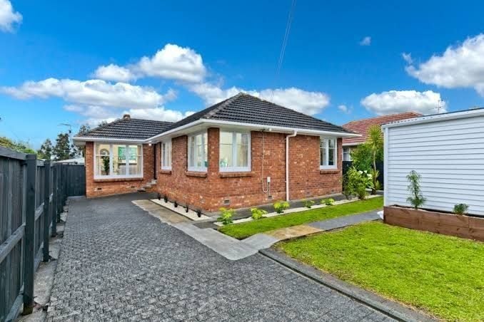 1/38 Edwards Avenue, Henderson, Auckland - Carousel 1