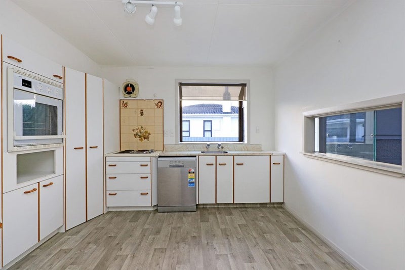 505 Collinge Road, Mayfair, Hastings - Carousel 2