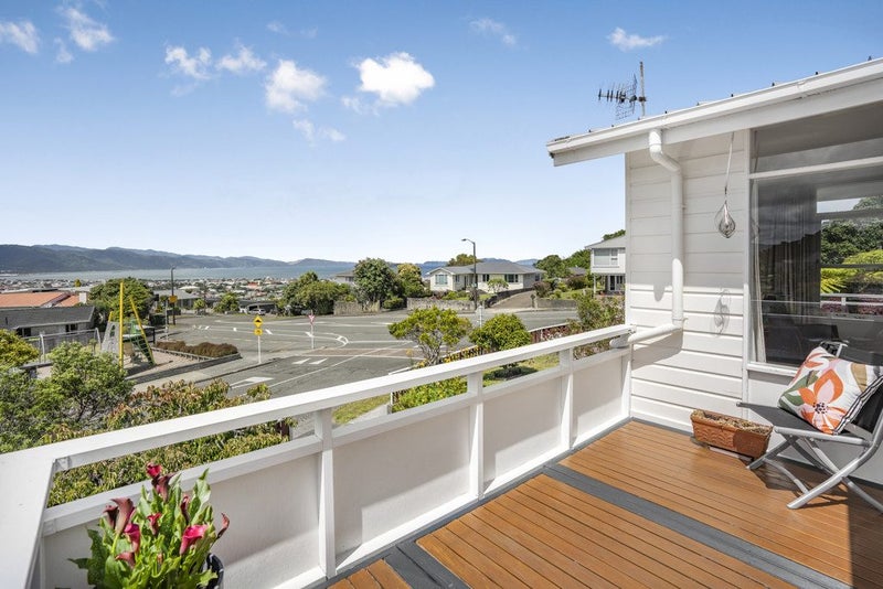 36 Dowse Drive, Maungaraki, Lower Hutt - Carousel 1