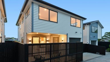 11B Ballial Place, West Harbour, Auckland - Carousel 1