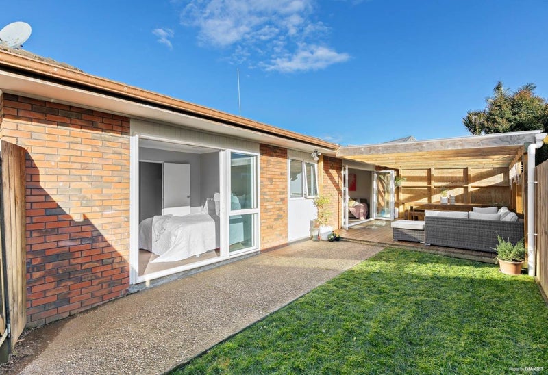 2/5 Rewa Road, Three Kings, Auckland - Carousel 2