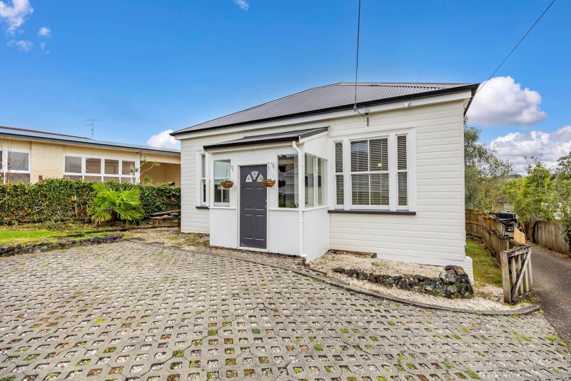1/72 Gladstone Road, Northcote, Auckland - Carousel 30