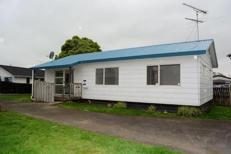 11 Melleray Place, Randwick Park, Auckland - Carousel 1