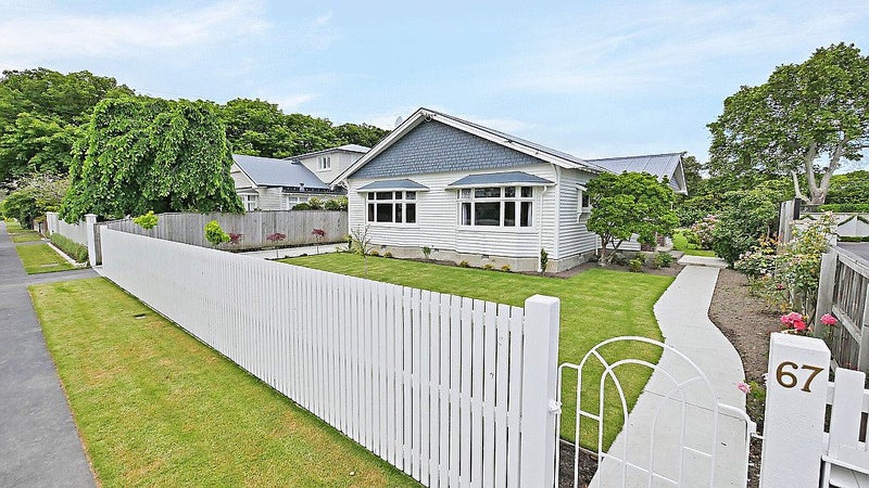 67 St Andrews Square, Strowan, Christchurch - Carousel 1