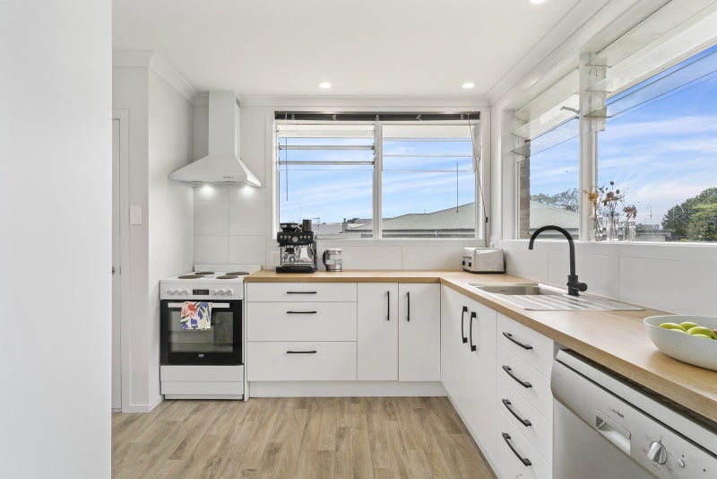 17 Galway Grove, Greerton, Tauranga - Carousel 2
