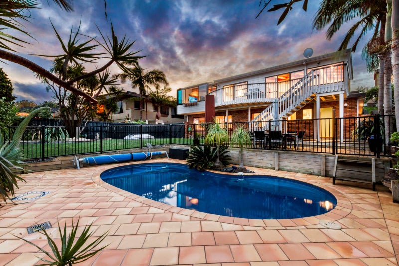 2/17 Ridge Road, Waiake, Auckland - Carousel 1