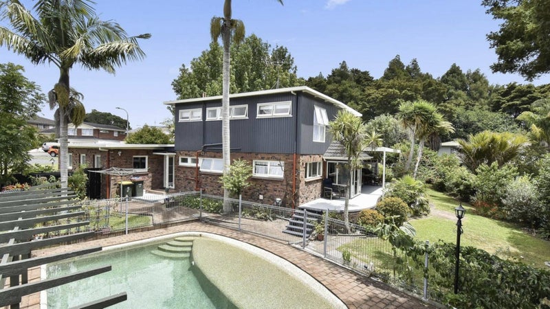 11 Iorangi Place, Hillpark, Auckland - Carousel 1