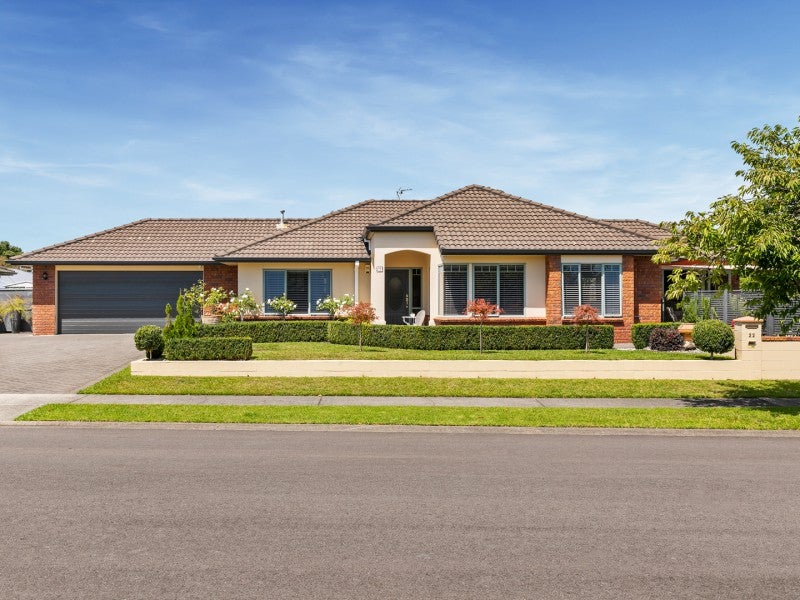 22 Manor Park Drive, Pyes Pa, Tauranga - Carousel 1
