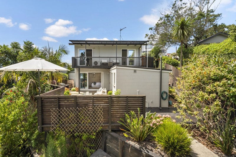 8 Willow Avenue, Birkenhead, Auckland - Carousel 1