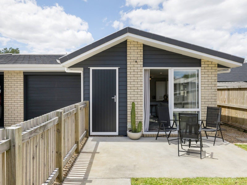 2/3 Paul Crescent, Fairfield, Hamilton - Carousel 1