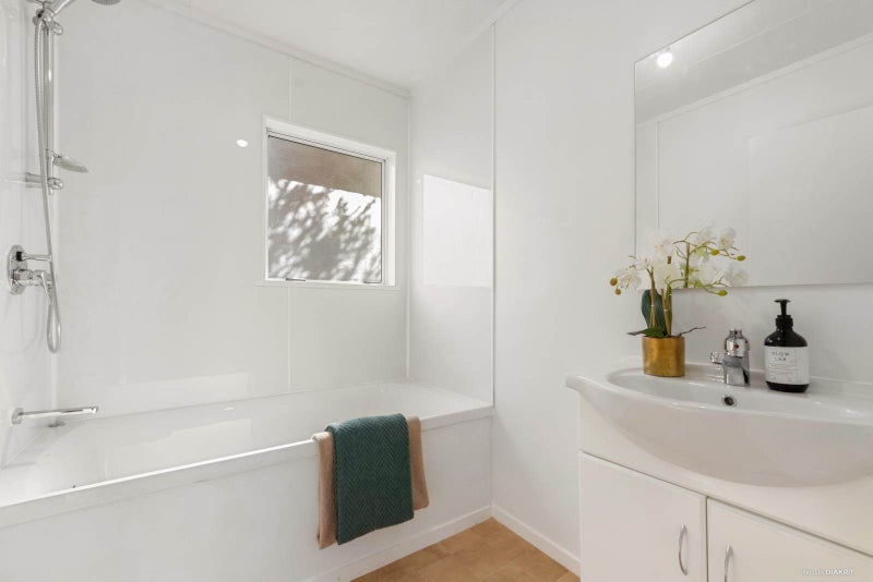 9 Frosses Place, Massey, Auckland - Carousel 18