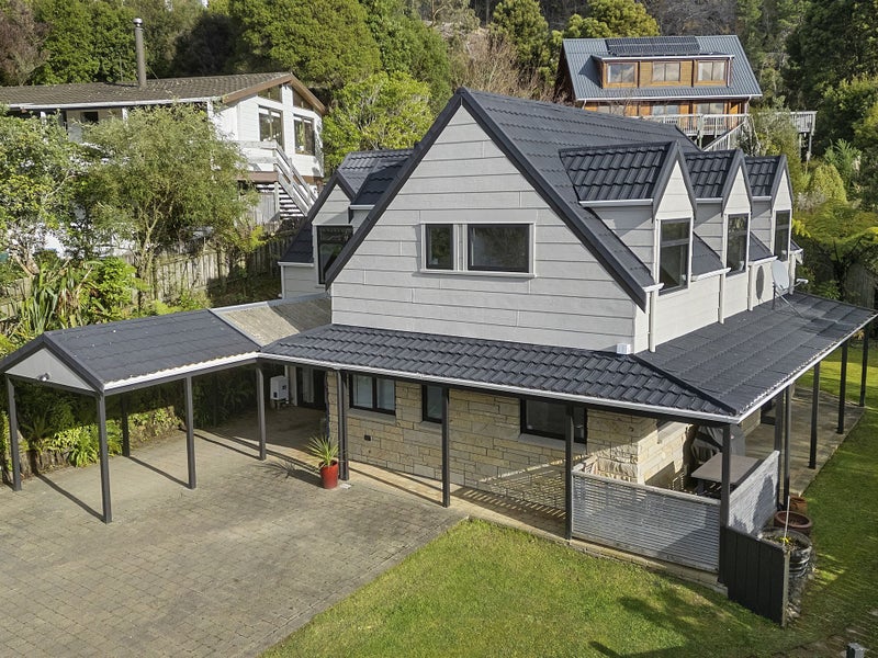 2 Dunleith Grove, Silverstream, Upper Hutt - Carousel 1