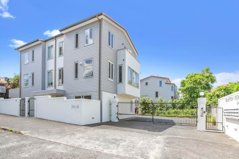 6V Carlton Gore Road, Grafton, Auckland - Carousel 1