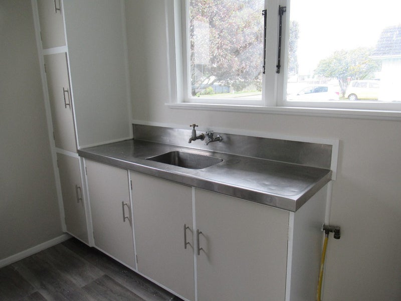 8 Hinemoa Street, Levin, Levin - Carousel 2