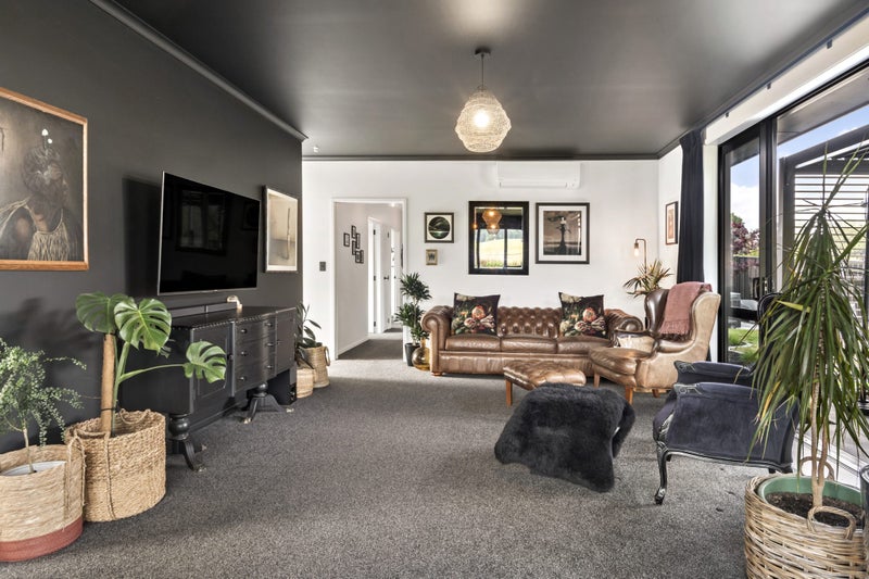 10 Tari Road, Pukeatua, Pukeatua - Carousel 1