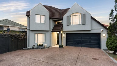 19I Claremont Way, East Tamaki Heights, Auckland - Carousel 1