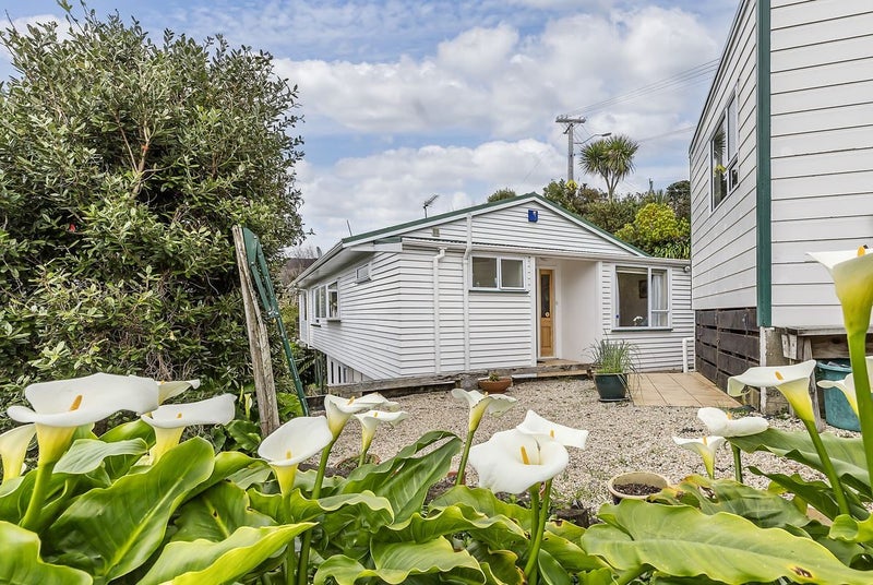 9 Hampton Hill Road, Tawa, Wellington - Carousel 21