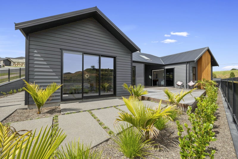 54 Fernbrook Drive, Hurworth, New Plymouth - Carousel 1