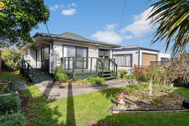 1/128 Bruce McLaren Road, Henderson, Auckland - Carousel 1