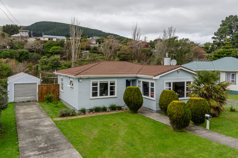 36 Findlay Street, Tawa, Wellington - Carousel 2