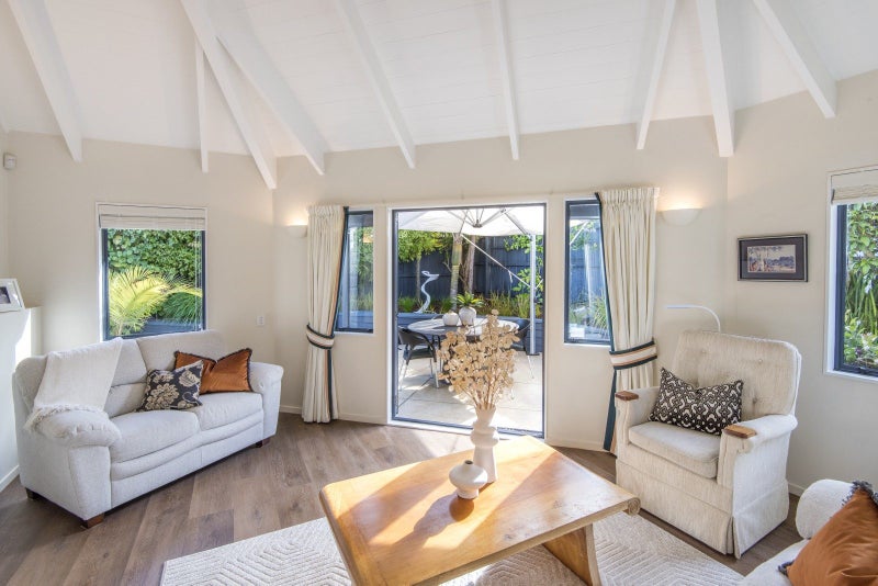 24A Niccol Avenue, Narrow Neck, Auckland - Carousel 2