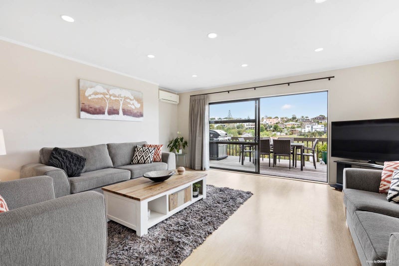 2/884 Beach Road, Waiake, Auckland - Carousel 2