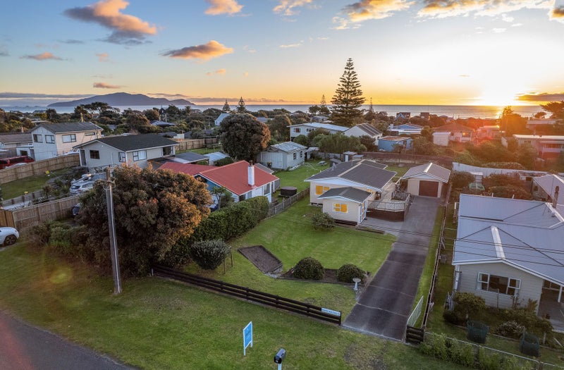 31 Gawler Street, Te Horo Beach - Carousel 2