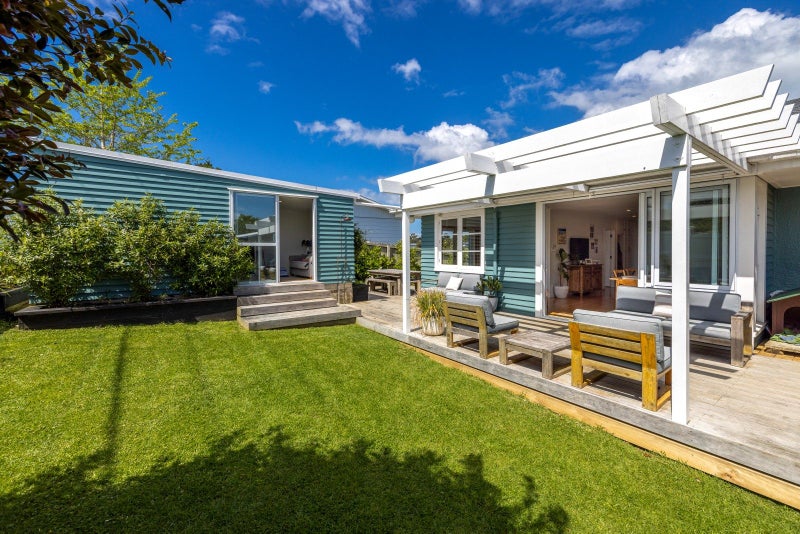 6 Alison Road, Surfdale, Waiheke Island - Carousel 1