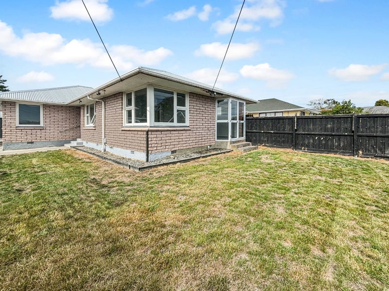 22 Vancouver Crescent, Wainoni, Christchurch - Carousel 1