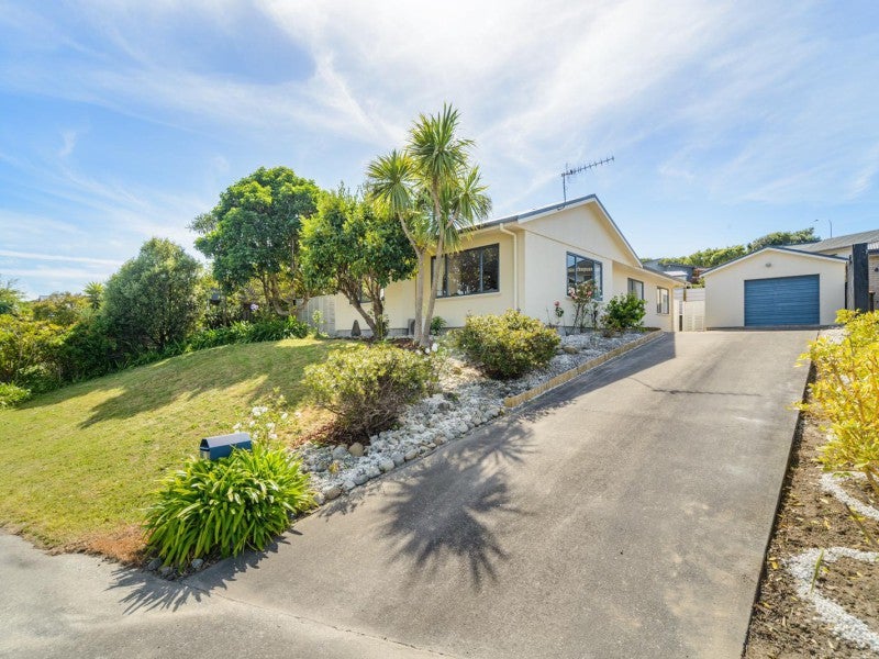 37 Dahlstrom Grove, Kelvin Grove, Palmerston North - Carousel 1