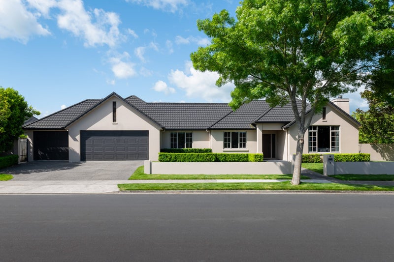 75 Huntington Drive, Huntington, Hamilton - Carousel 1