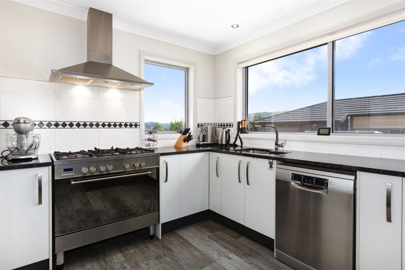 31 Paparoa Crescent, Aotea, Porirua - Carousel 2