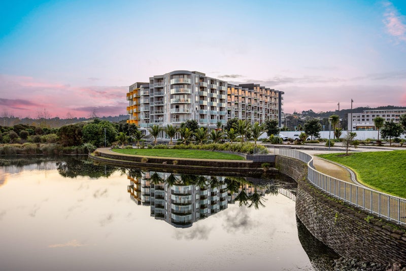 402/3 Rose Garden Lane, Albany, Auckland - Carousel 1