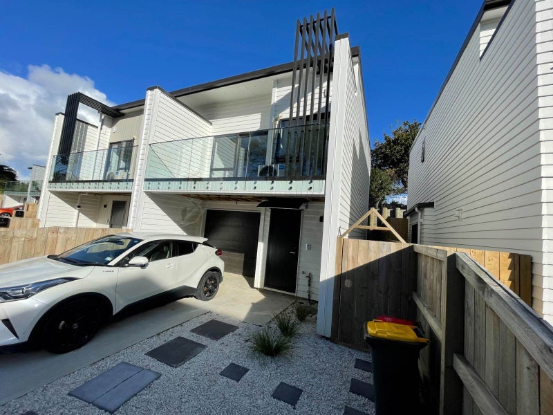 25 Korokio Lane, Henderson, Auckland - Carousel 1