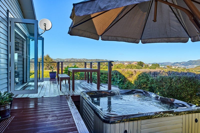 92 Mana View Road, Paremata, Porirua - Carousel 2