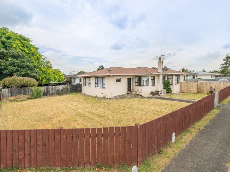 1 Austin Place, Awapuni, Palmerston North - Carousel 2