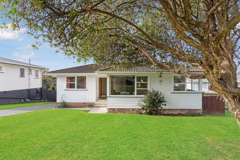 14 Hatherlow Street, Glenfield, Auckland - Carousel 1