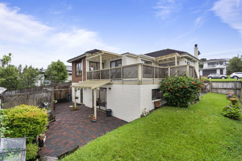 1/10 Kiteroa Terrace, Rothesay Bay, Auckland - Carousel 2