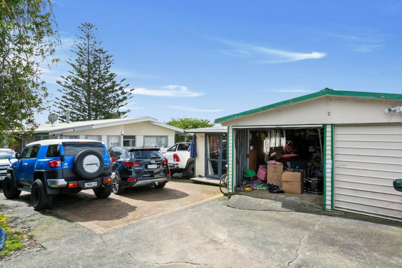 13 Denyer Place, New Lynn, Auckland - Carousel 2