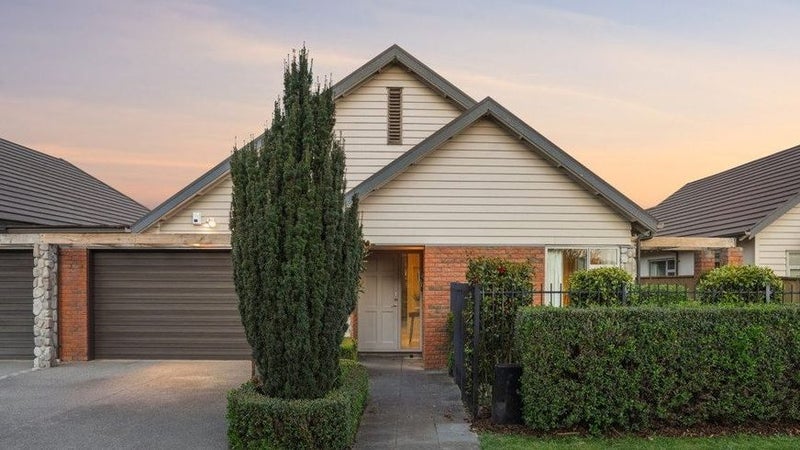 37 Henley Green, Northwood, Christchurch - Carousel 1