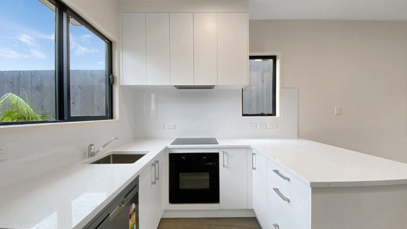 29B Wharf Road, Te Atatu Peninsula, Auckland - Carousel 2