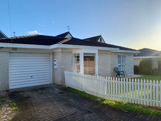 2/14 Trafalgar Road, Milford, Auckland - Carousel 2